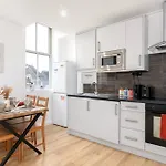 Deluxe 1 Bed Apartment London